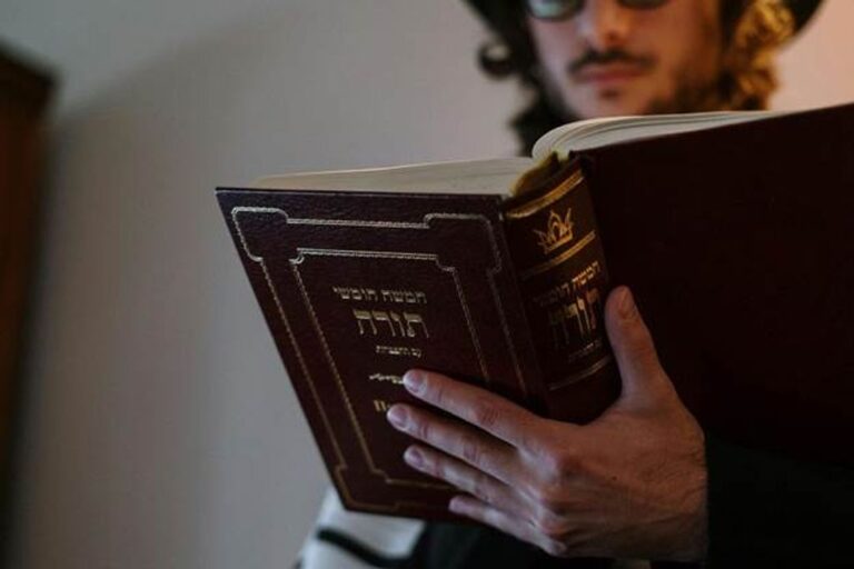 המדריך המלא לבחירת ספרי תפילה לחגים ולשבתות